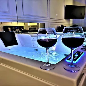Luxury Jacuzzi Apartment